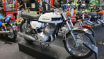 La Kawasaki 500 H1 Mach III a fait la remonnée de Kawasaki en 1969 La Kawasaki 500 H1 Mach III a fait la remonnée de Kawasaki en 1969